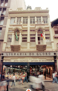 Fotografia em cores do edifício da livraria do Globo