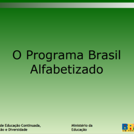 O Programa Brasil Alfabetizado. Primeira página, título e escritas: Secretaria de Educação continuada, Alfabetização e Diversidade, Ministério da Educação. Slogan governo: Brasil um país de todos